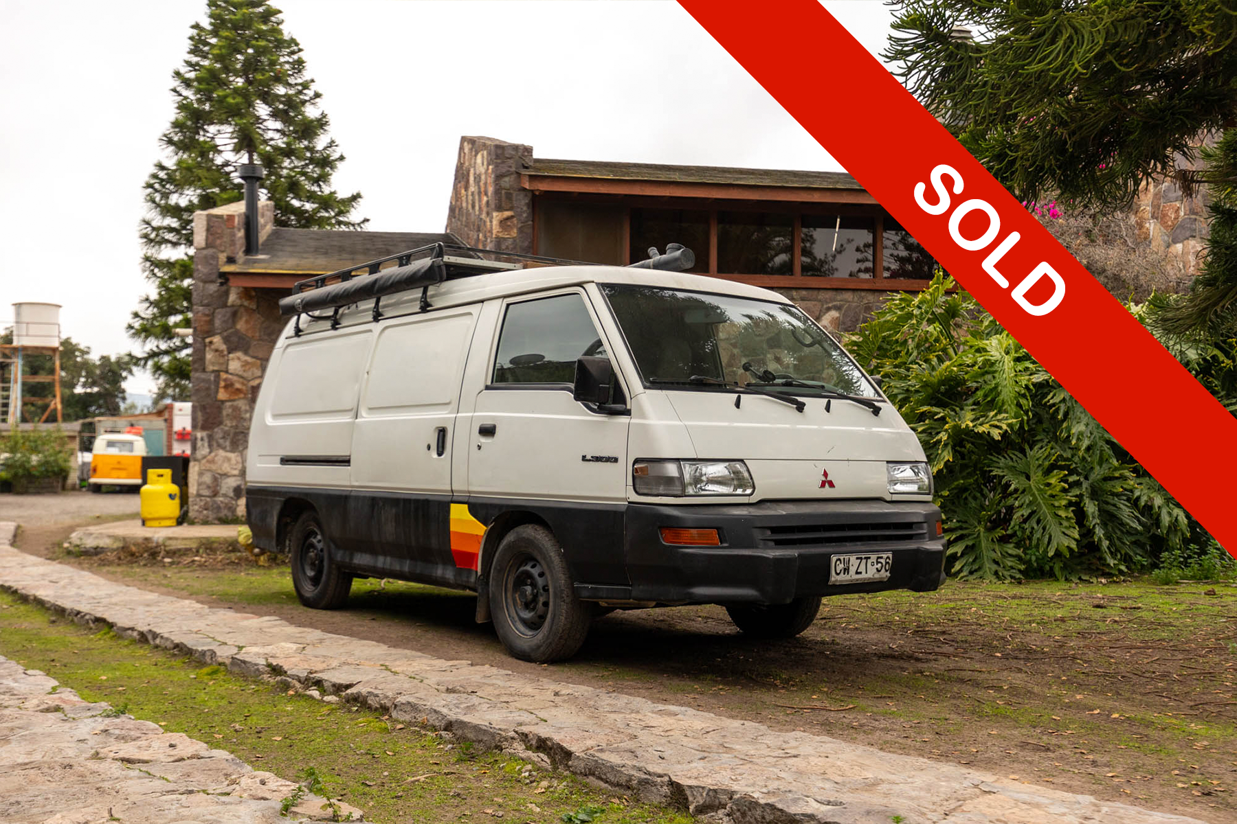 2011 MITSUBISHI L300