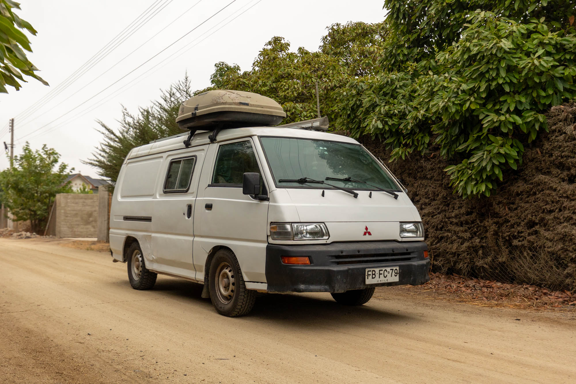 2012 MITSUBISHI L300