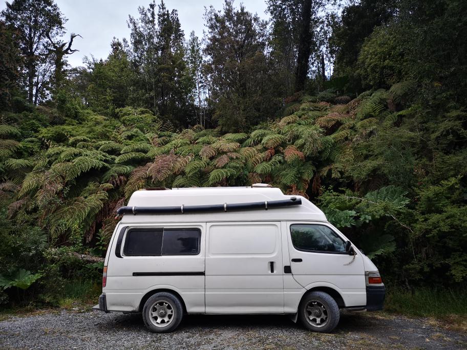 2003 TOYOTA HIACE