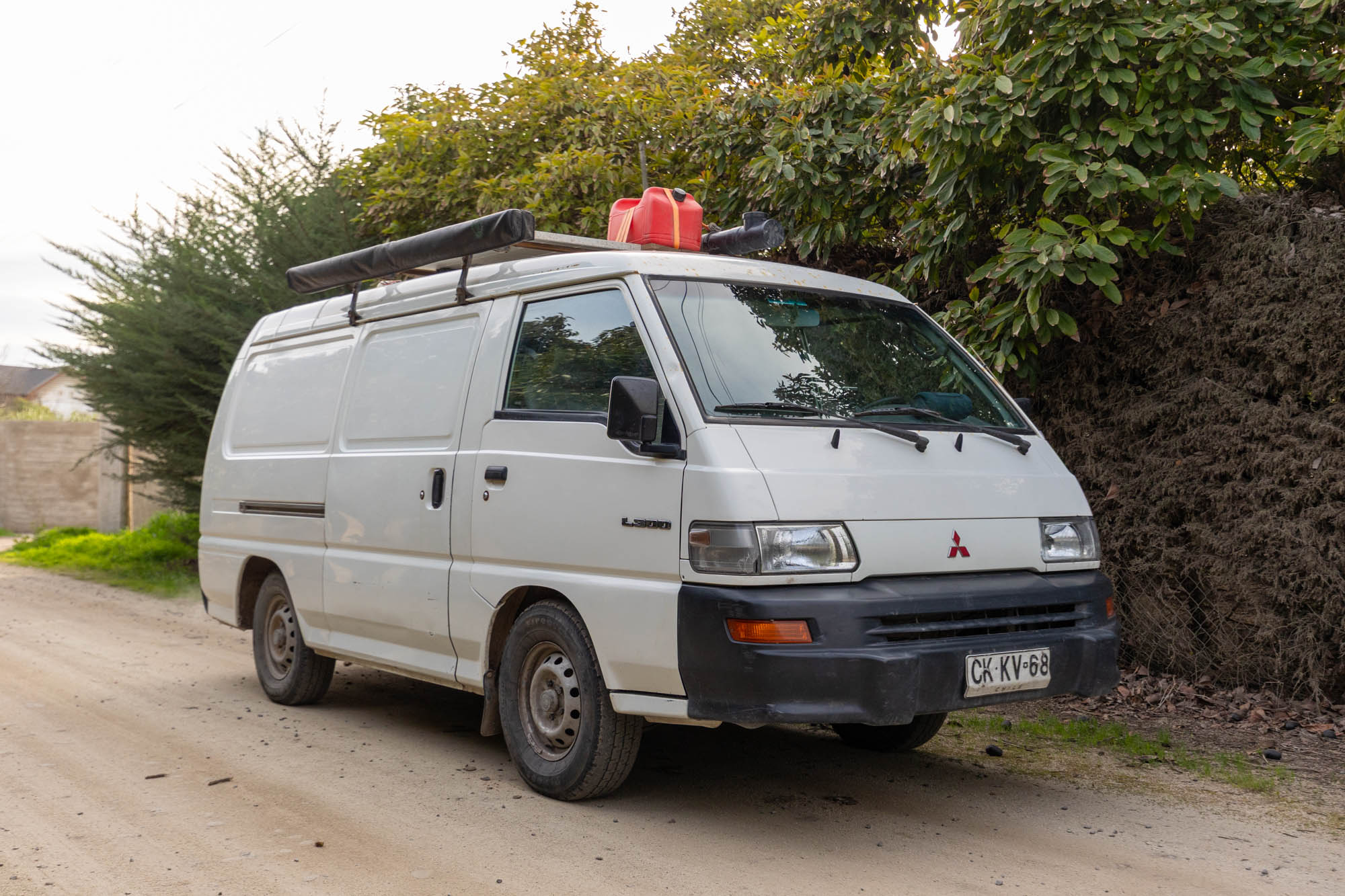 2010 MITSUBISHI L300