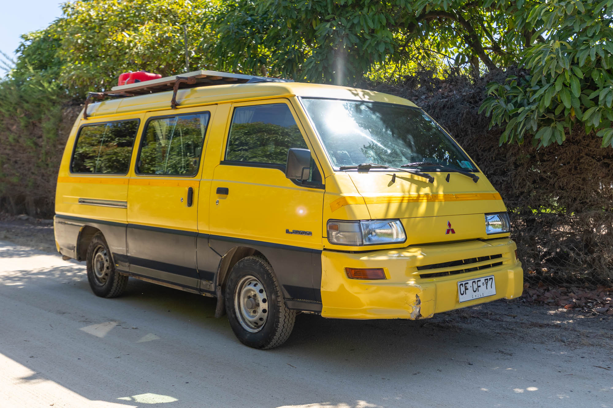 2010 MITSUBISHI L300