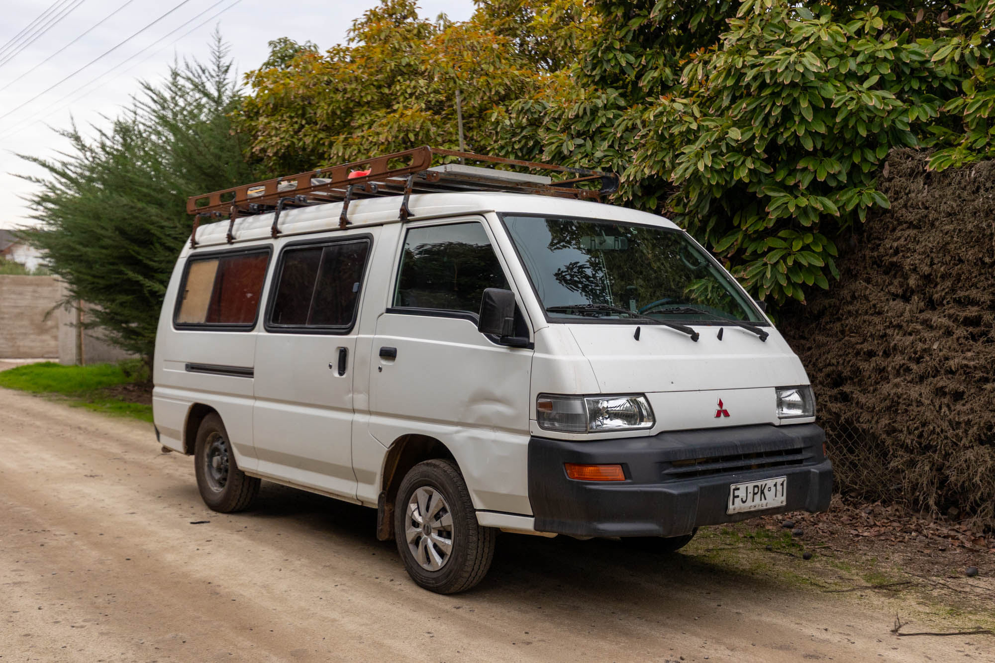 2013 MITSUBISHI L300