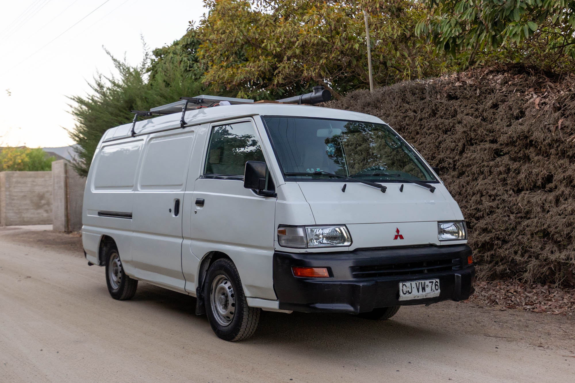 2010 MITSUBISHI L300