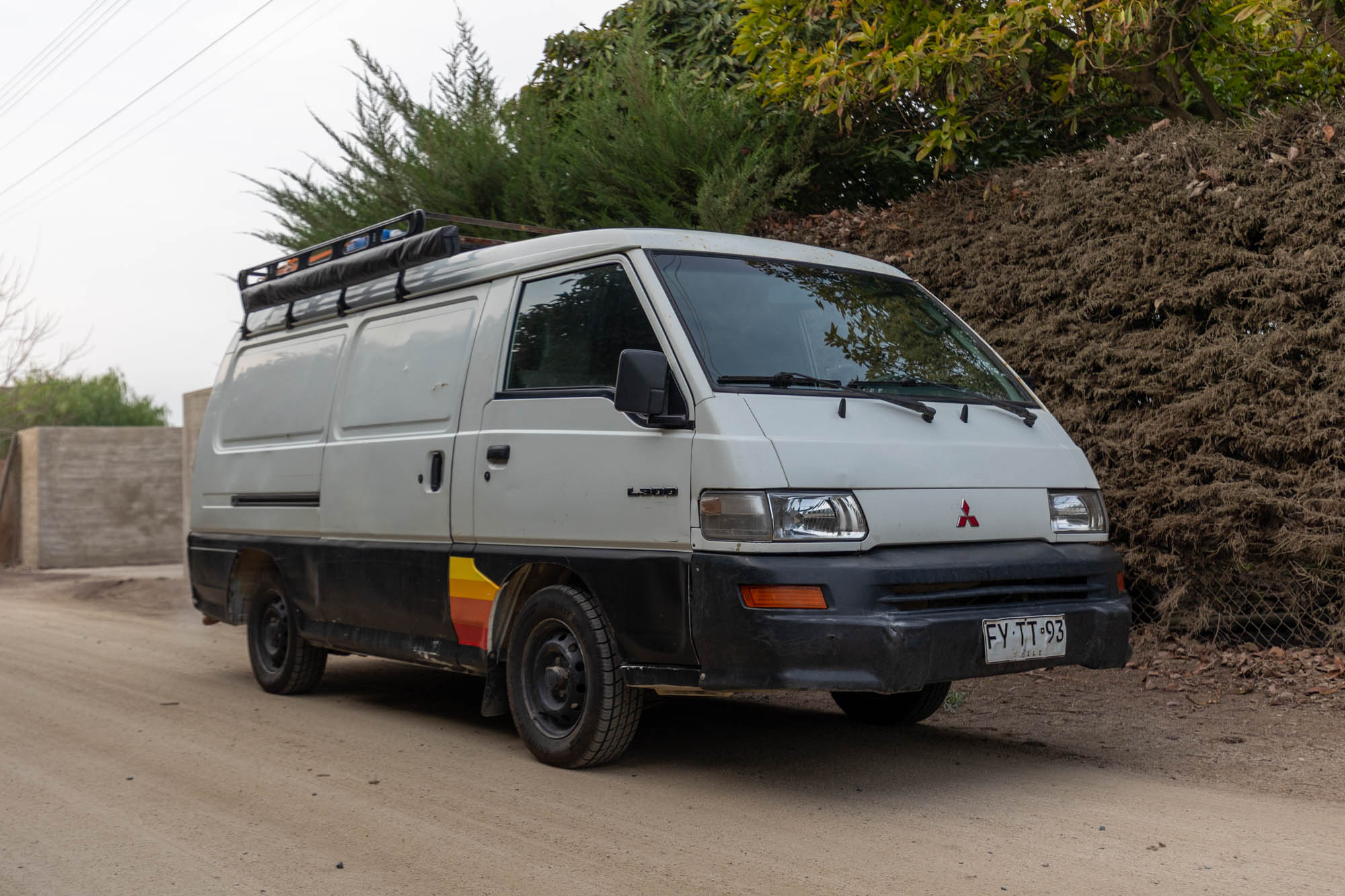 2013 MITSUBISHI L300