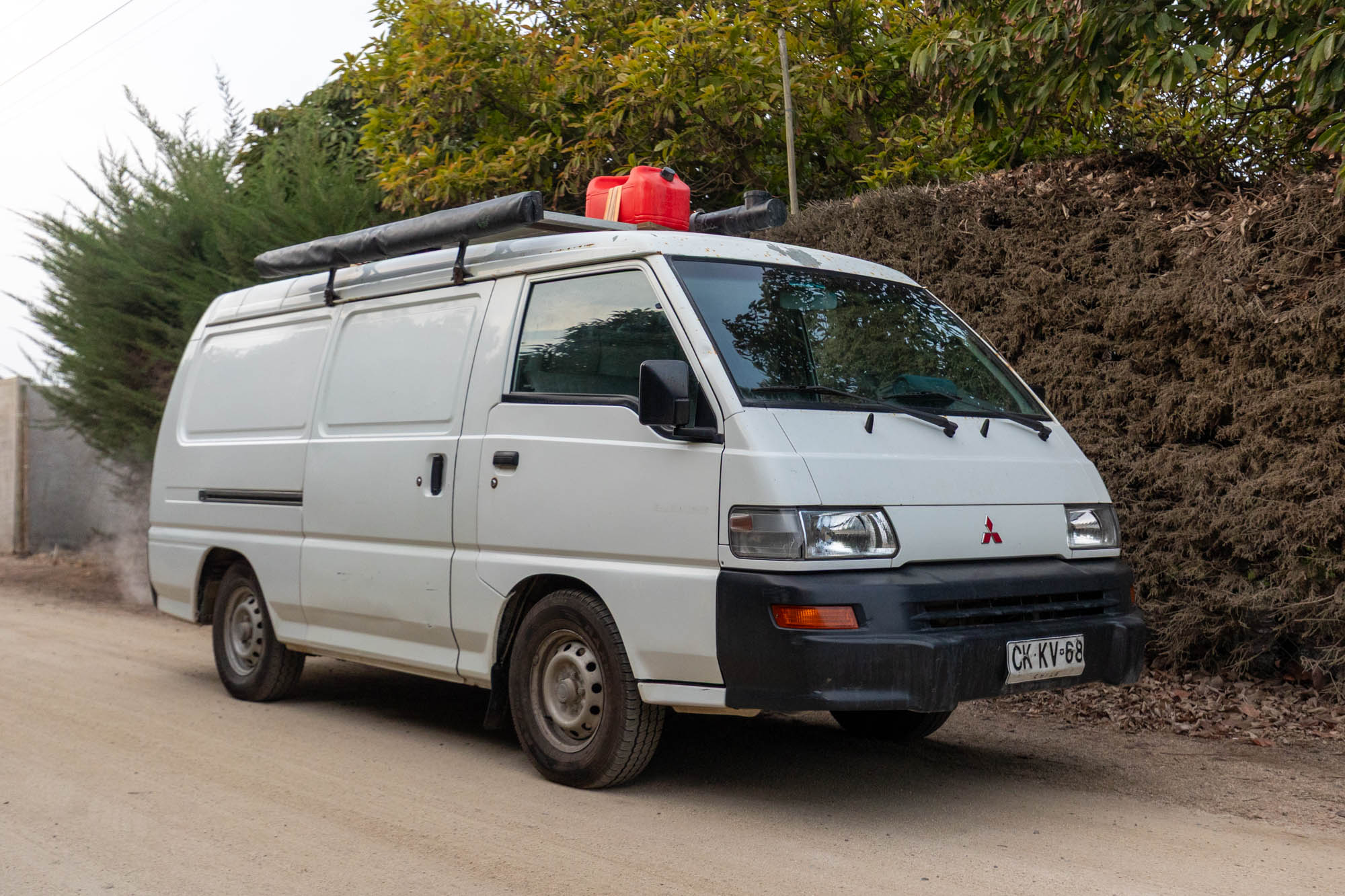 2010 MITSUBISHI L300